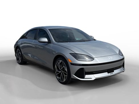 Used 2025 Hyundai Ioniq 6 SEL RWD image 7