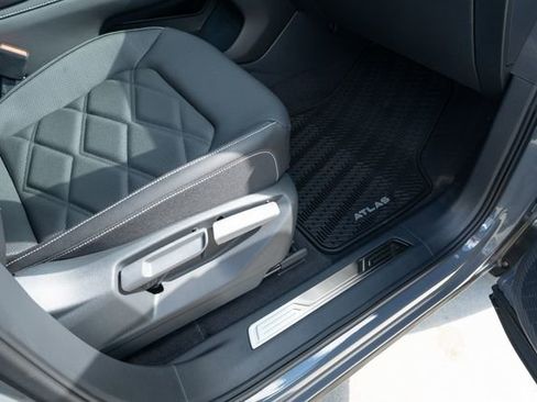 New 2026 Volkswagen Atlas SE FWD image 47