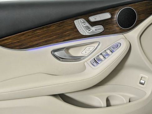 Used 2022 Mercedes-Benz GLC 300 GLC 300 4MATIC image 17