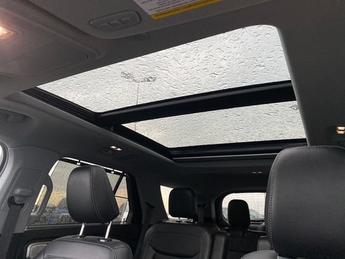 Used 2023 Ford Explorer Limited w/ Limited Technology Package AWD/4WD image 23