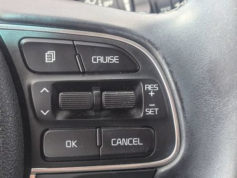 Used 2021 Kia Niro LXS FWD image 25