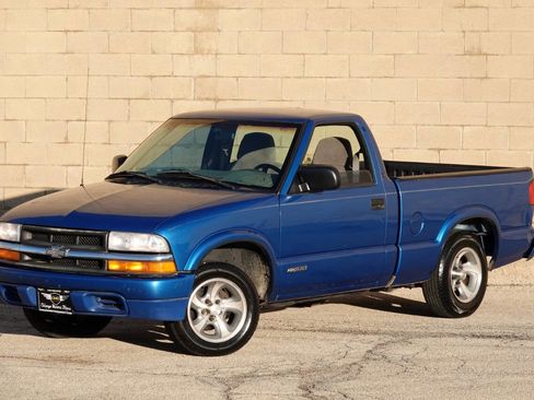 Used 2000 Chevrolet S10 Pickup LS w/ Preferred Equipment Group image 29