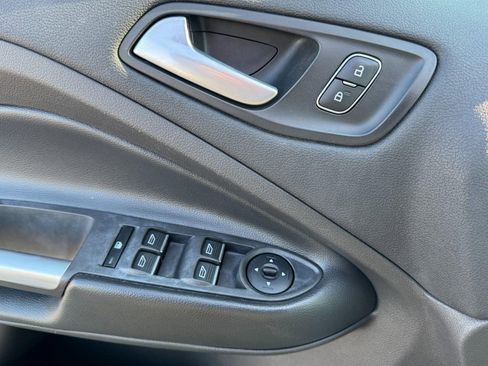 Used 2019 Ford Escape SE image 15