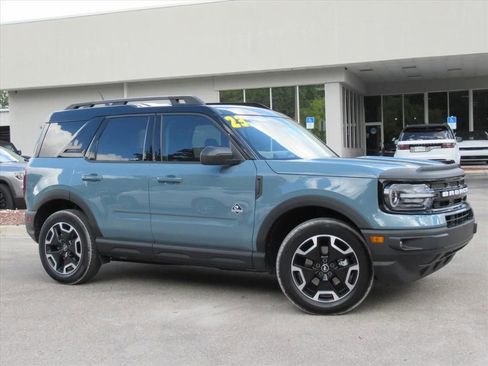 Used 2023 Ford Bronco Sport Outer Banks w/ Tech Package image 2