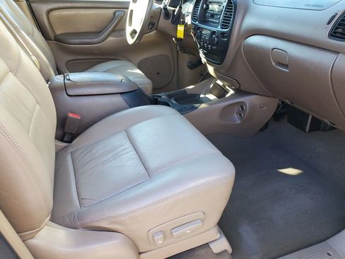 Used 2004 Toyota Sequoia SR5 image 39