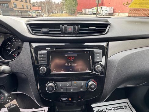 Used 2021 Nissan Rogue Sport S image 17