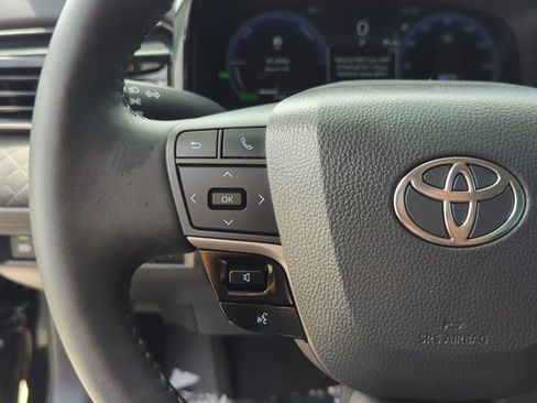 Used 2026 Toyota Camry XLE FWD image 16
