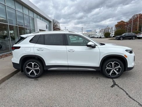 New 2026 Volkswagen Tiguan SE image 8