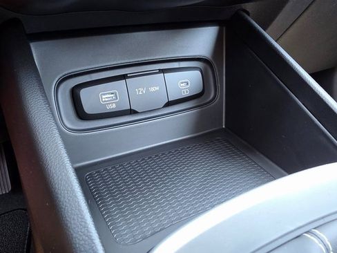 New 2025 Hyundai Venue SEL image 30