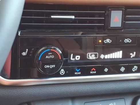 Used 2026 Nissan Rogue Platinum w/ Platinum Premium Package AWD/4WD image 17