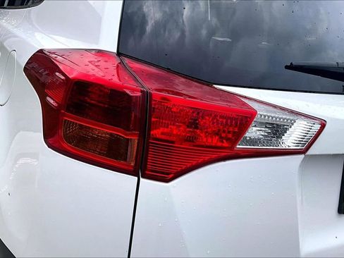 Used 2015 Toyota RAV4 LE image 39