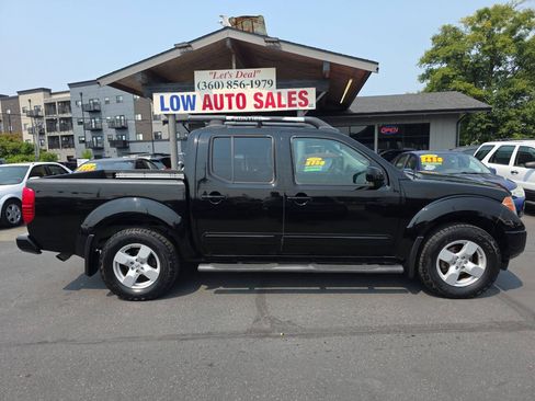 Used 2006 Nissan Frontier LE AWD/4WD image 2