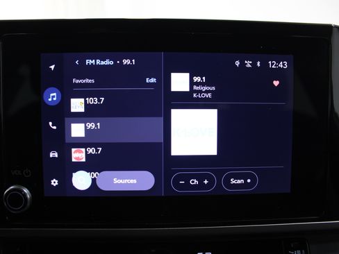 Used 2025 Toyota Camry SE image 14