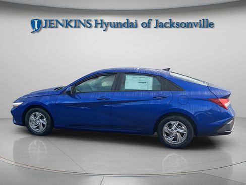 New 2025 Hyundai Elantra SE image 2