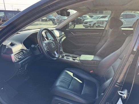 Used 2018 Honda Accord Touring image 7