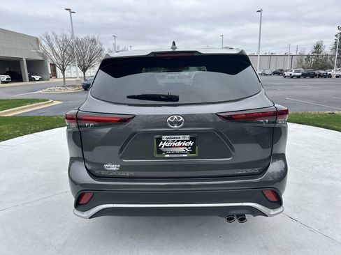 Certified 2025 Toyota Highlander XSE image 9