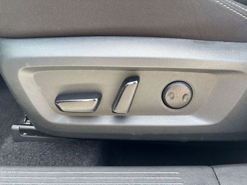 Used 2025 Nissan Rogue SV FWD image 22