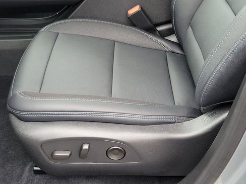 Used 2026 Chevrolet Equinox EV LT image 12