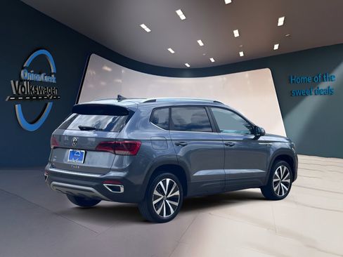 Used 2024 Volkswagen Taos SE FWD image 5