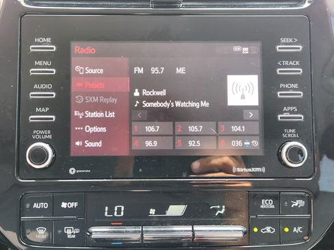 Used 2022 Toyota Prius LE AWD/4WD image 11