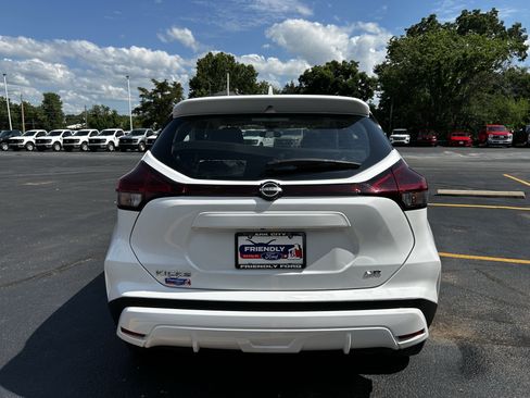 Used 2024 Nissan Kicks SR w/ SR Premium Package FWD image 8