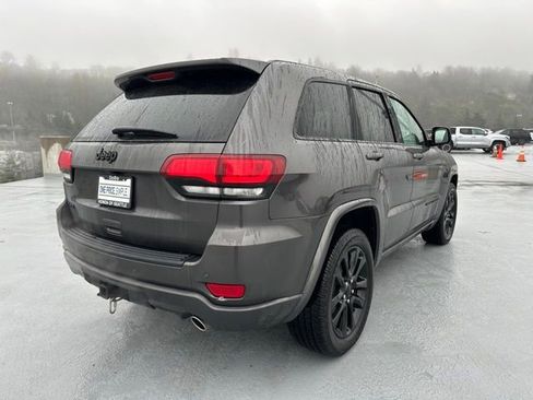 Used 2020 Jeep Grand Cherokee Altitude image 3