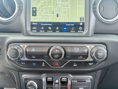 Used 2023 Jeep Wrangler Unlimited Sahara AWD/4WD image 16