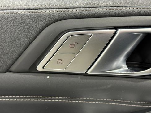 Used 2021 BMW X7 M50i image 28