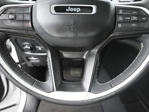 Used 2023 Jeep Grand Cherokee Altitude AWD/4WD image 19