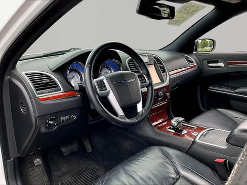Used 2013 Chrysler 300 w/ Driver Convenience Group RWD image 16