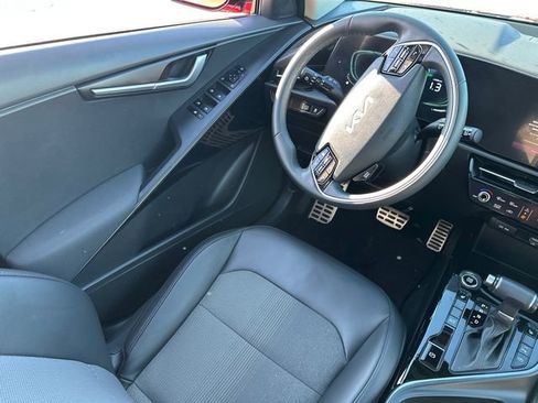 Used 2023 Kia Niro EX Touring image 21