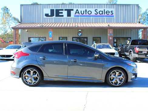 Used 2018 Ford Focus ST image 8