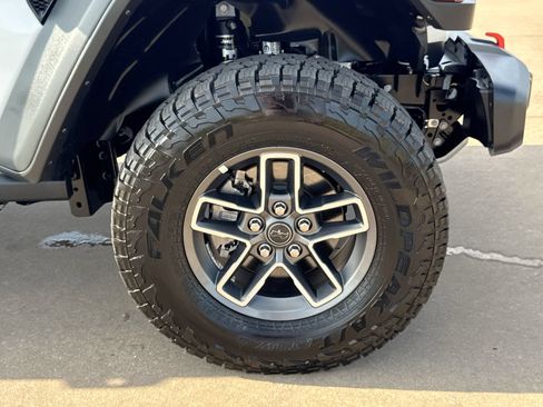 Used 2026 Jeep Gladiator Mojave AWD/4WD image 10
