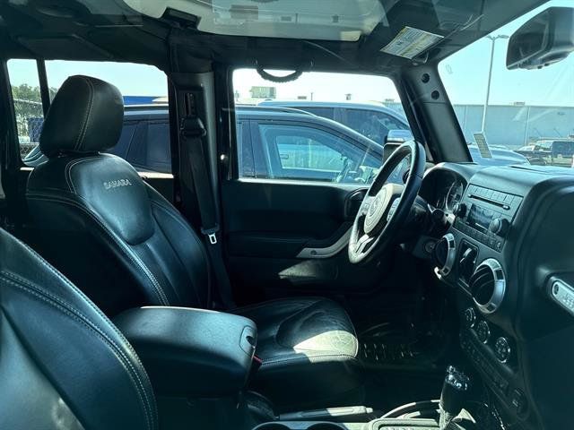 Used 2017 Jeep Wrangler Unlimited Sahara w/ Dual Top Group AWD/4WD image 3