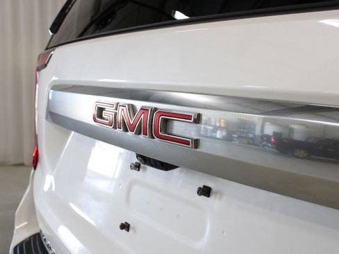 Used 2024 GMC Yukon Denali w/ Advanced Technology Package AWD/4WD image 33