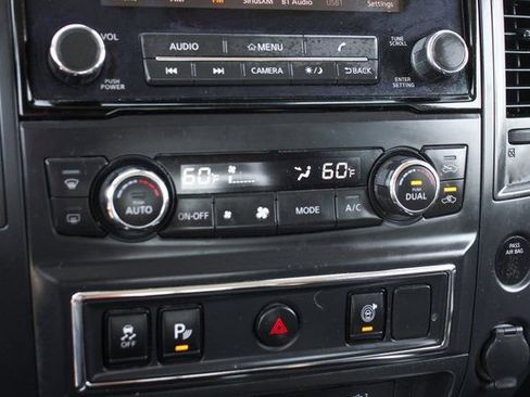 Used 2023 Nissan Titan SV w/ SV Convenience Package image 28