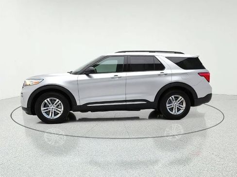 Certified 2023 Ford Explorer XLT RWD image 4