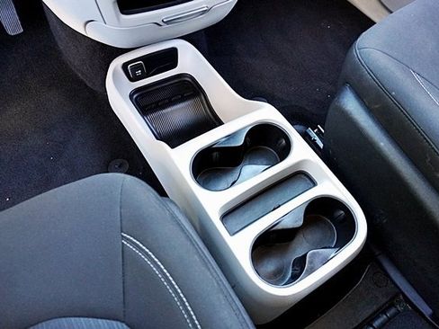 Certified 2022 Chrysler Voyager LX image 30