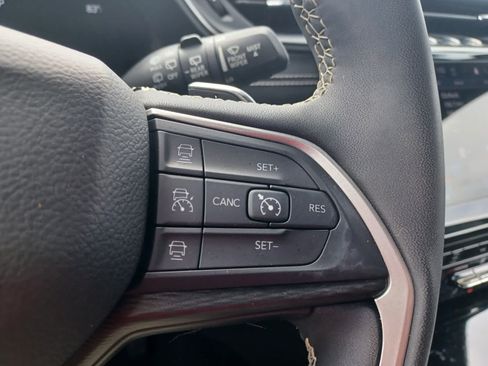Used 2023 Jeep Grand Cherokee Altitude AWD/4WD image 17