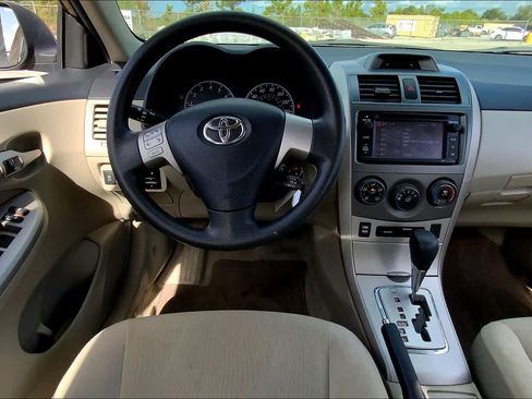 Used 2013 Toyota Corolla LE FWD image 6