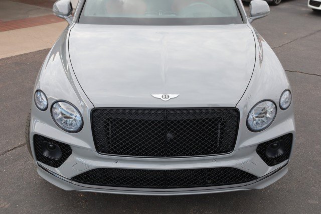 Used 2023 Bentley Bentayga AWD/4WD image 9