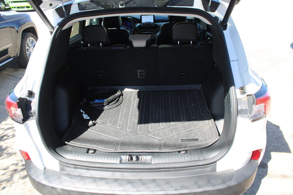 Used 2021 Ford Escape Titanium w/ Class II Trailer Tow Package FWD image 10