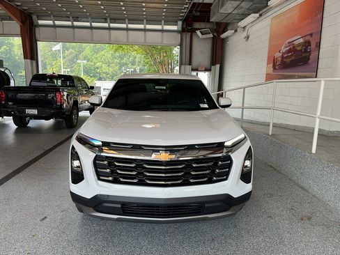 New 2026 Chevrolet Equinox LT FWD image 2