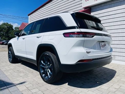 Used 2026 Jeep Grand Cherokee Limited AWD/4WD image 7