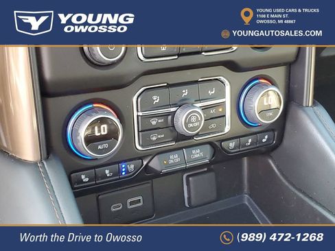 Used 2021 Chevrolet Suburban High Country w/ Premium Package 2 AWD/4WD image 22