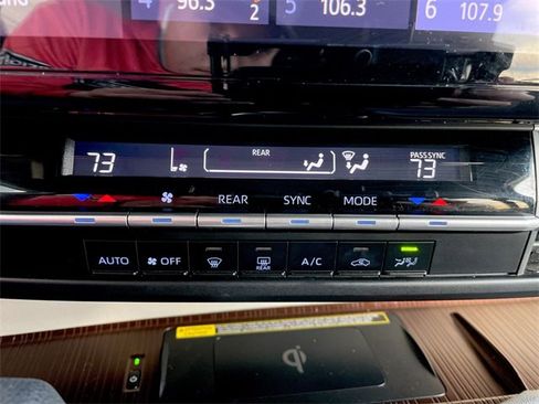 Used 2024 Toyota Sienna LE image 18