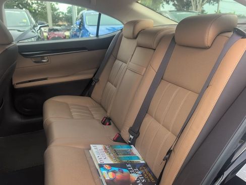 Used 2016 Lexus ES 350 w/ Luxury Package w/Wood Trim FWD image 18