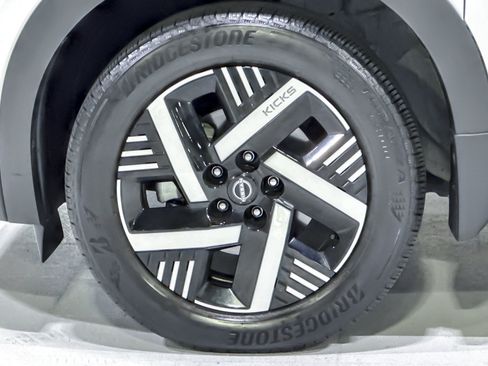 Used 2025 Nissan Kicks SV FWD image 13