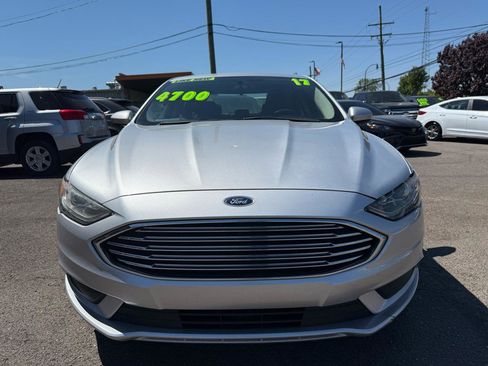 Used 2017 Ford Fusion SE w/ Fusion SE Technology Package FWD image 2