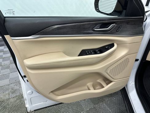Used 2024 Jeep Grand Cherokee L Limited RWD image 11